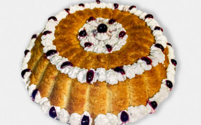 torta babà con crema e amarene