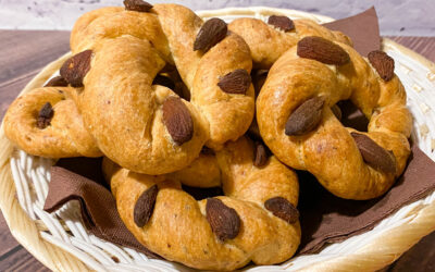 Taralli con sugna pepe e mandorle