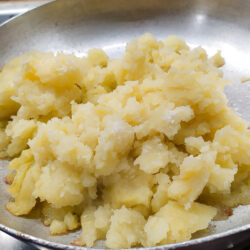 patate schiacciate padella