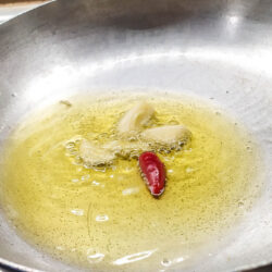 soffriggere olio aglio peperoncino